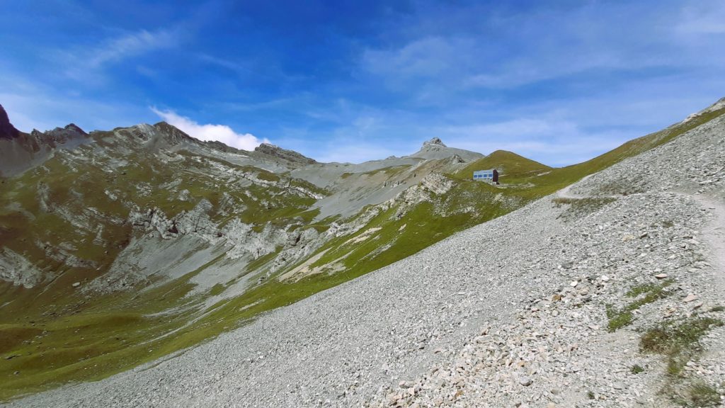 vue sur la dent de Morcles depuis le pierrier du Grand Chavalard.
Randonnée Grand Chavalard. Valais Suisse.